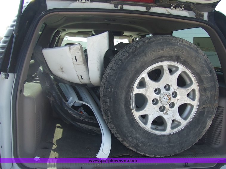 image for item 6716 2005 Chevrolet K1500 Suburban