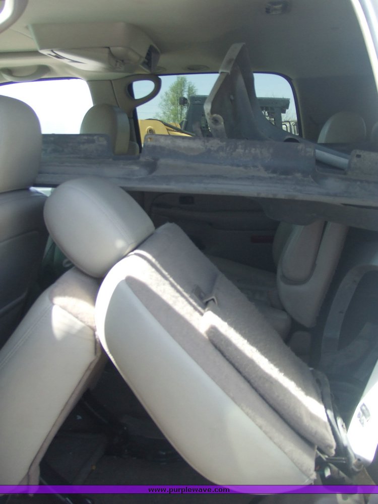 image for item 6716 2005 Chevrolet K1500 Suburban