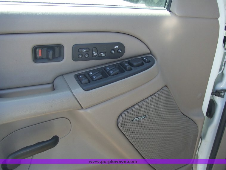 image for item 6716 2005 Chevrolet K1500 Suburban