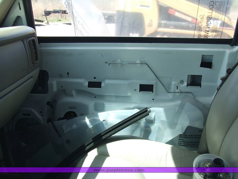 image for item 6716 2005 Chevrolet K1500 Suburban