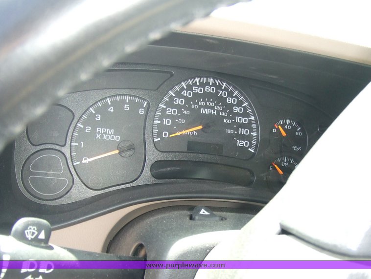 image for item 6716 2005 Chevrolet K1500 Suburban