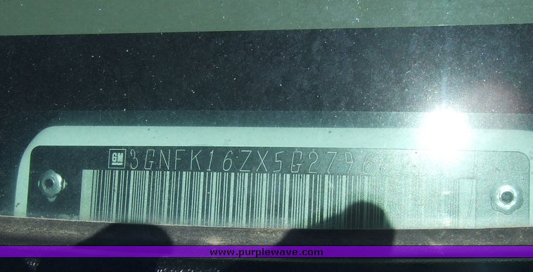 image for item 6716 2005 Chevrolet K1500 Suburban