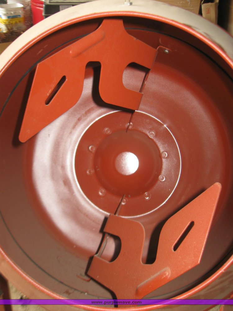 image for item 7065 Central Machinery cement mixer