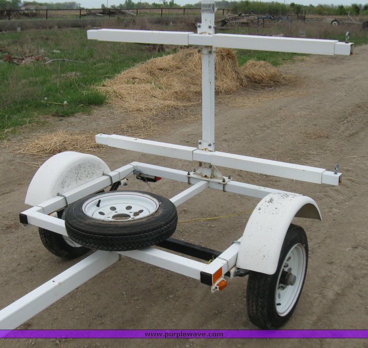 image for item 7066 2003 Magneta canoe trailer