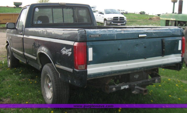 image for item 7116 1993 Ford F150 XLT pickup