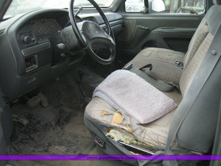 image for item 7116 1993 Ford F150 XLT pickup