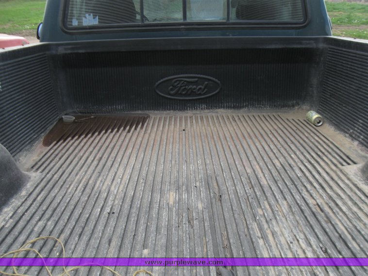 image for item 7116 1993 Ford F150 XLT pickup