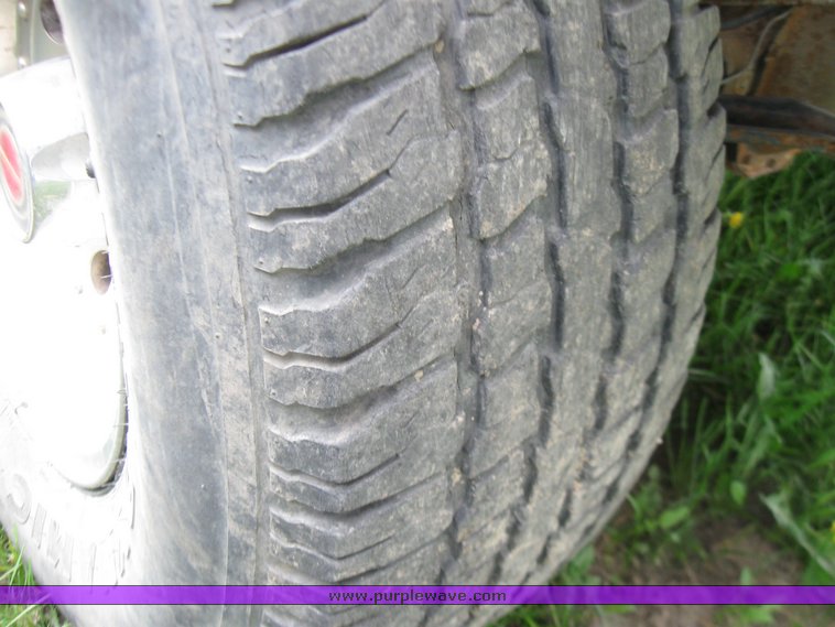 image for item 7116 1993 Ford F150 XLT pickup