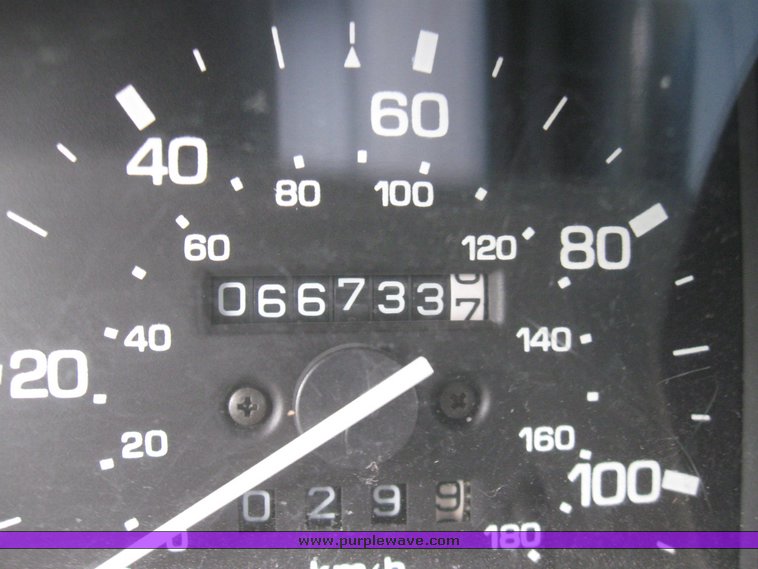 image for item 7118 1985 Mazda GLC