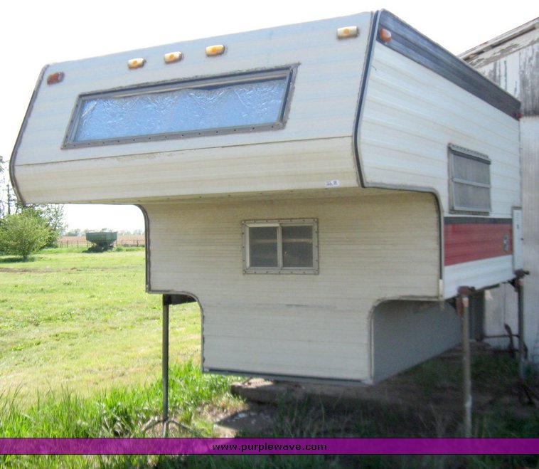 image for item 7272 Pickup camper