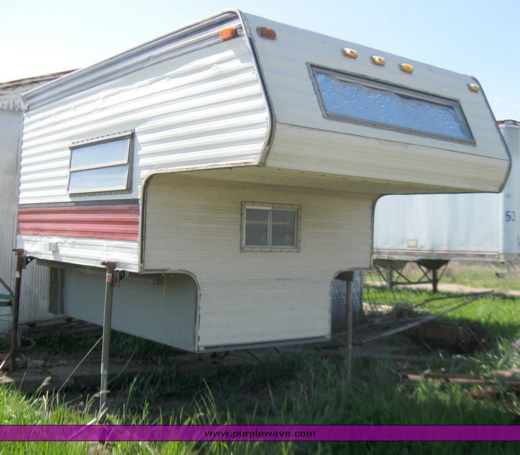 image for item 7272 Pickup camper