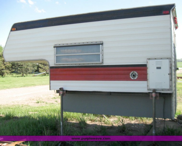 image for item 7272 Pickup camper