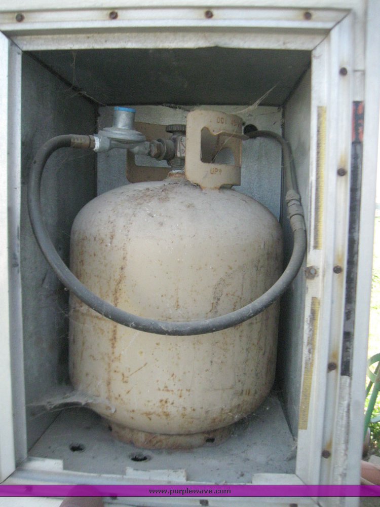 image for item 7272 Pickup camper