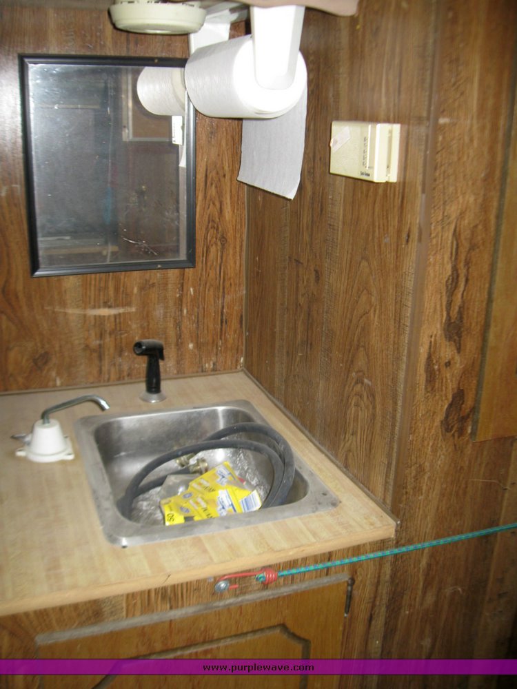 image for item 7272 Pickup camper