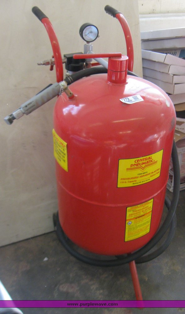 image for item 7279 Central Pneumatic pressurized abrasive blaster