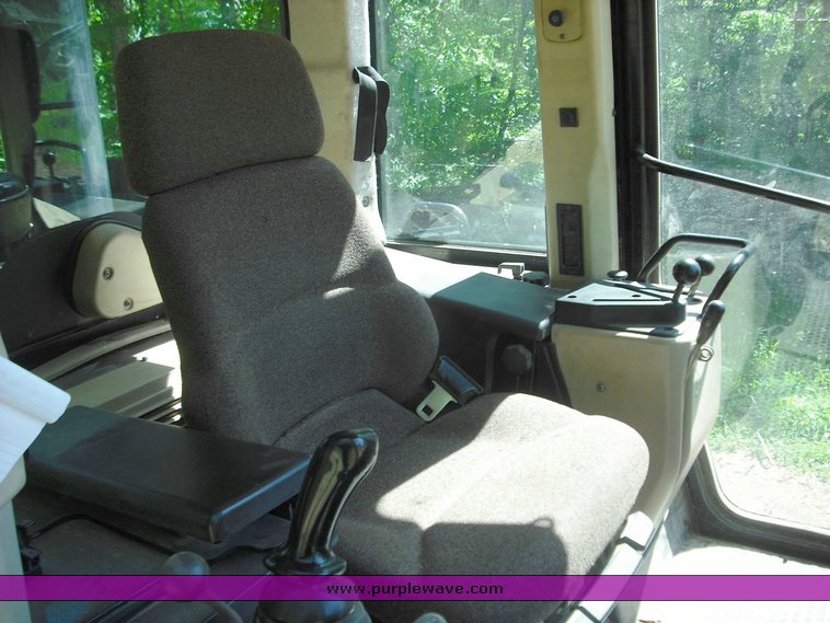 image for item 1014 2001 Caterpillar 963C track loader