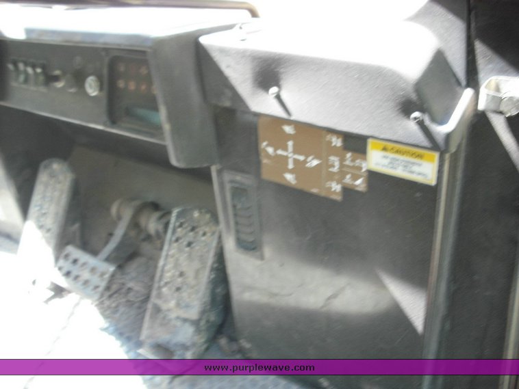 image for item 1014 2001 Caterpillar 963C track loader