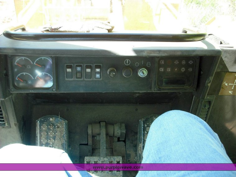 image for item 1014 2001 Caterpillar 963C track loader