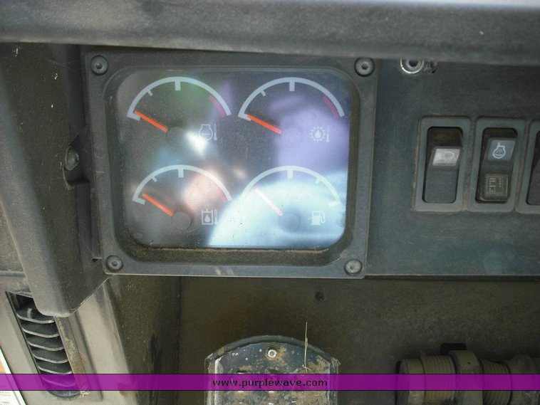 image for item 1014 2001 Caterpillar 963C track loader