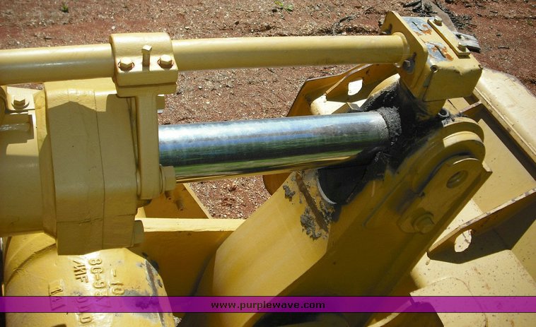 image for item 1014 2001 Caterpillar 963C track loader