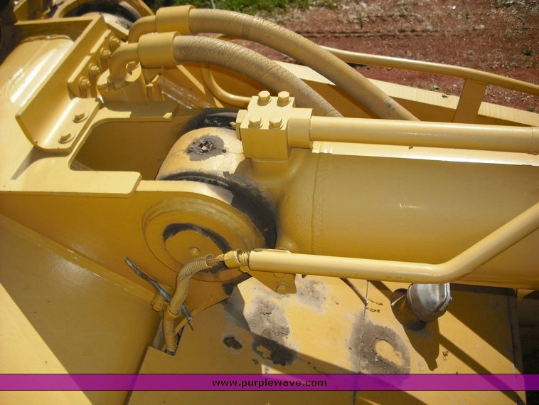 image for item 1014 2001 Caterpillar 963C track loader