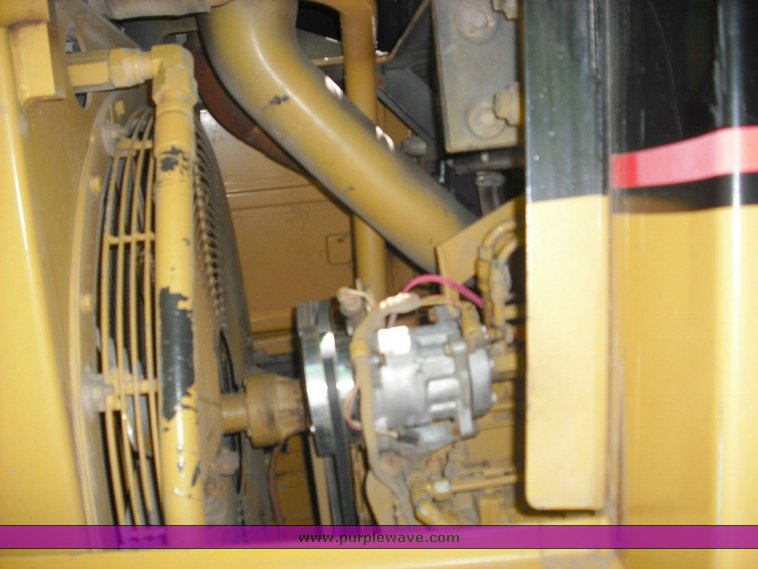 image for item 1014 2001 Caterpillar 963C track loader