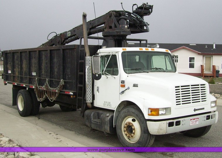 image for item 1031 2000 International 4700 4x2 truck with dump bed