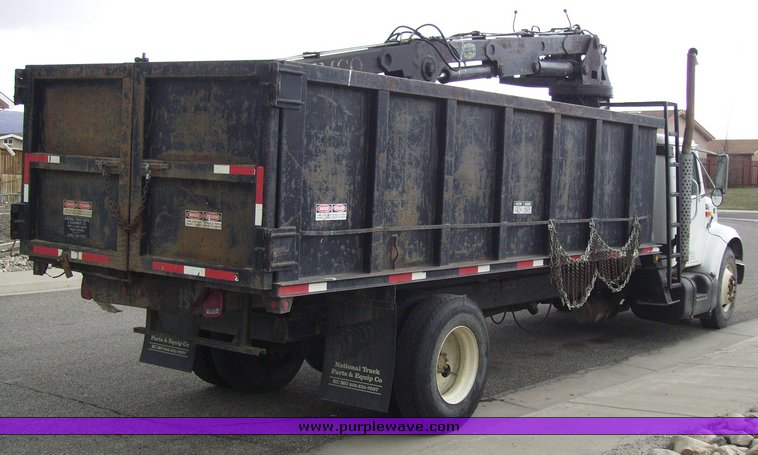 image for item 1031 2000 International 4700 4x2 truck with dump bed
