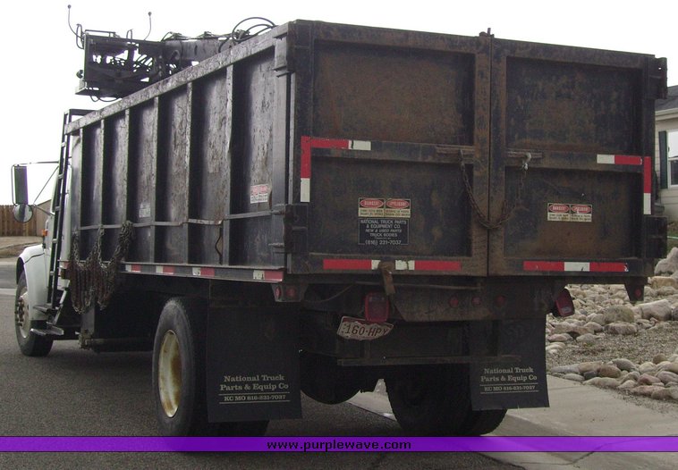 image for item 1031 2000 International 4700 4x2 truck with dump bed