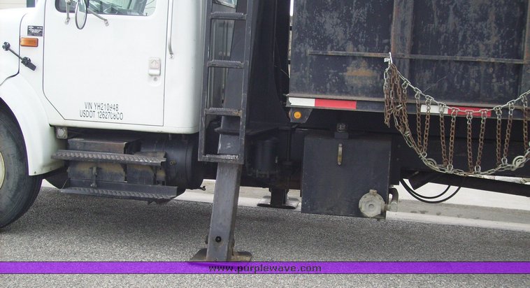 image for item 1031 2000 International 4700 4x2 truck with dump bed