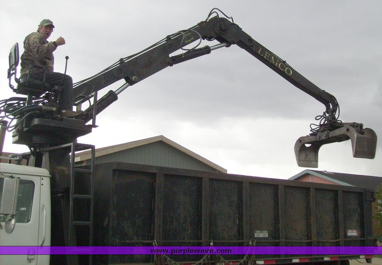 image for item 1031 2000 International 4700 4x2 truck with dump bed