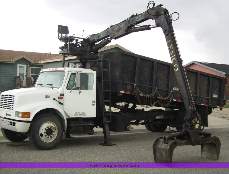 image for item 1031 2000 International 4700 4x2 truck with dump bed