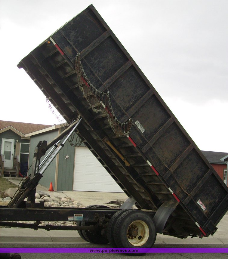 image for item 1031 2000 International 4700 4x2 truck with dump bed