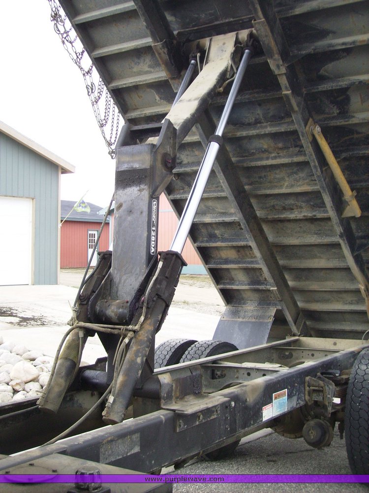 image for item 1031 2000 International 4700 4x2 truck with dump bed