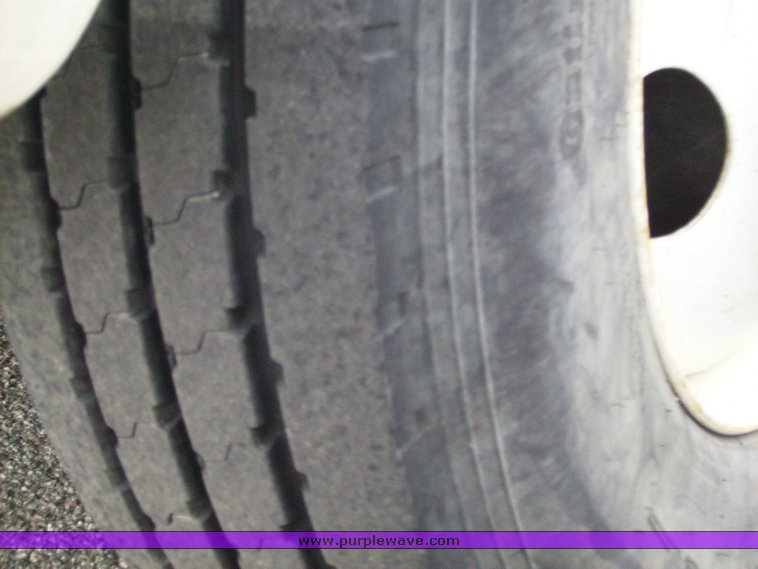 image for item 1031 2000 International 4700 4x2 truck with dump bed