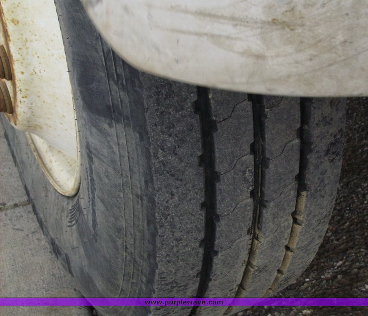 image for item 1031 2000 International 4700 4x2 truck with dump bed