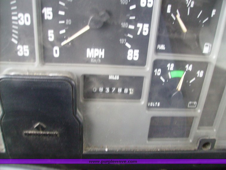 image for item 1031 2000 International 4700 4x2 truck with dump bed