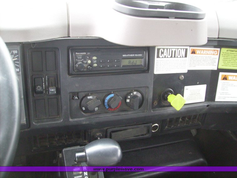 image for item 1031 2000 International 4700 4x2 truck with dump bed