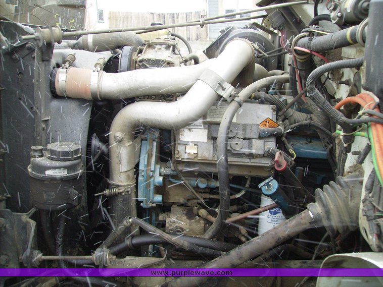 image for item 1031 2000 International 4700 4x2 truck with dump bed