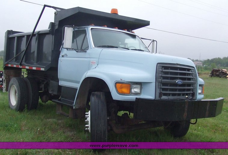 image for item 2136 1997 Ford F800 dump truck