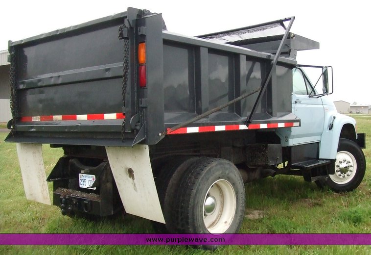 image for item 2136 1997 Ford F800 dump truck