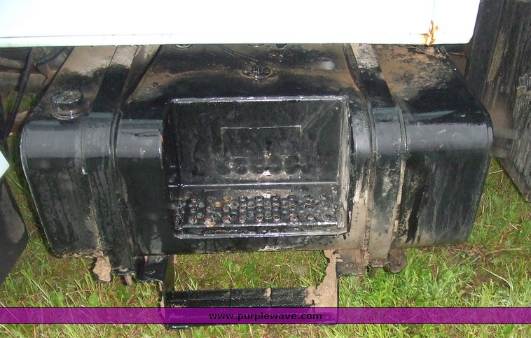 image for item 2136 1997 Ford F800 dump truck