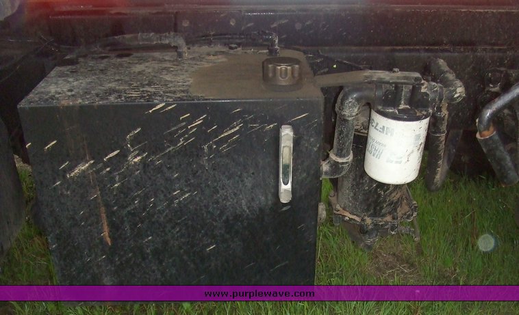 image for item 2136 1997 Ford F800 dump truck