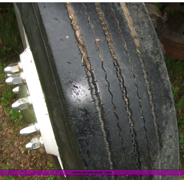 image for item 2136 1997 Ford F800 dump truck