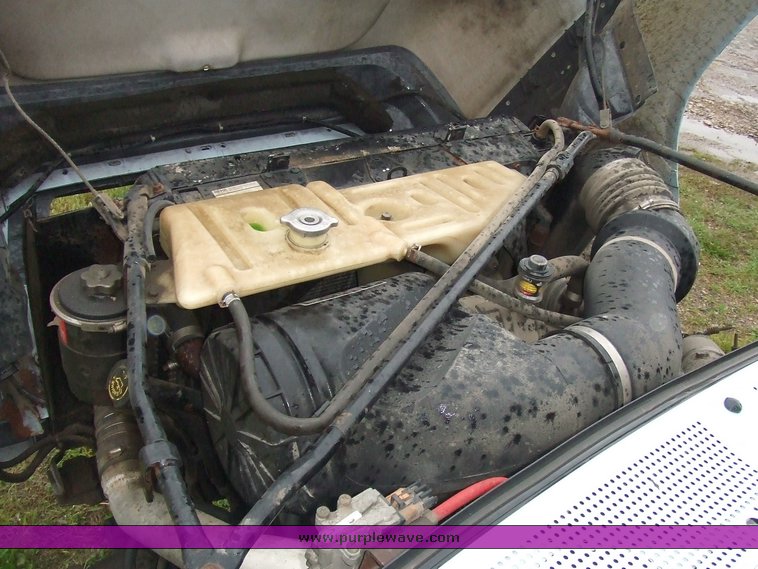 image for item 2136 1997 Ford F800 dump truck