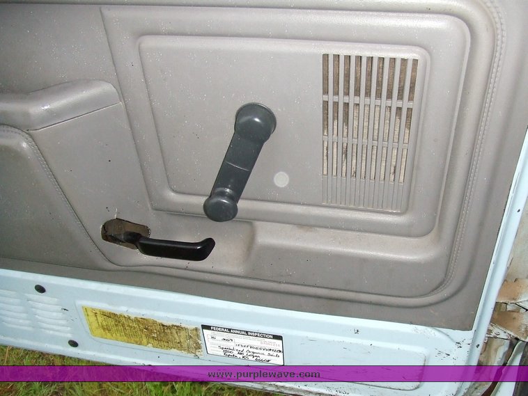 image for item 2136 1997 Ford F800 dump truck