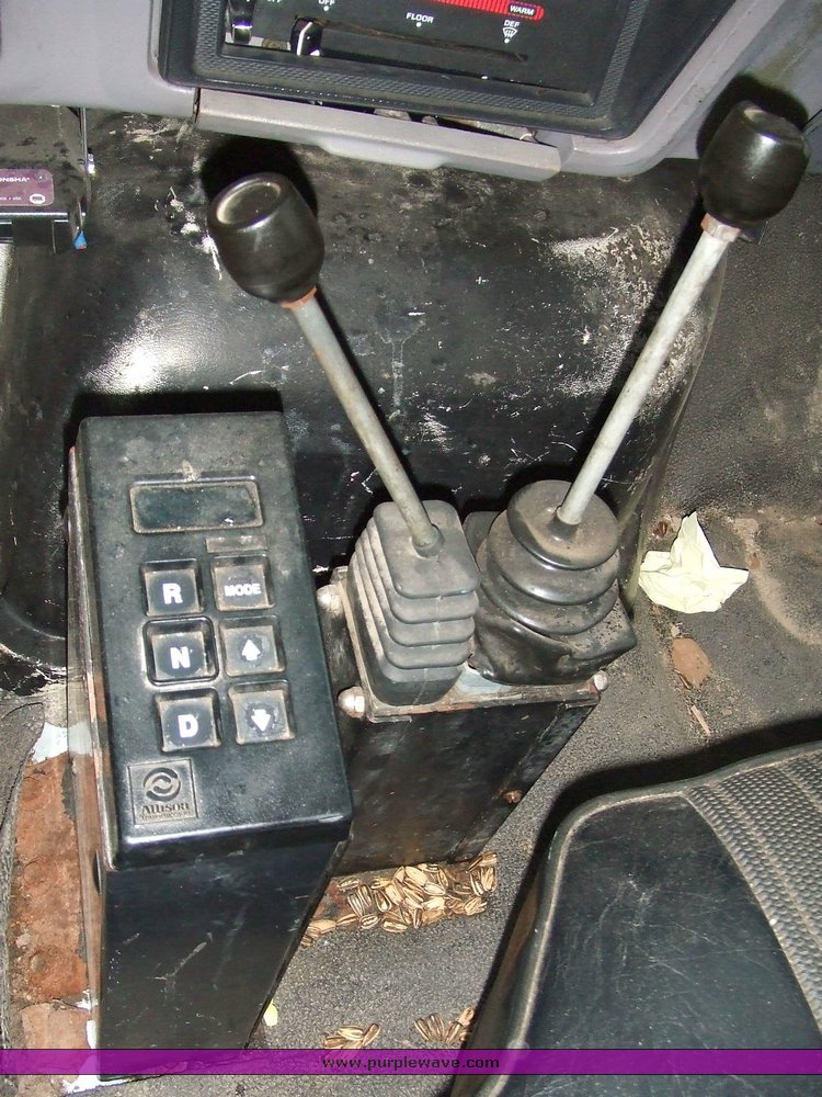 image for item 2136 1997 Ford F800 dump truck