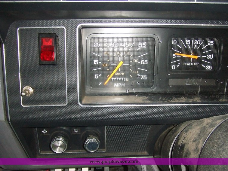 image for item 2136 1997 Ford F800 dump truck