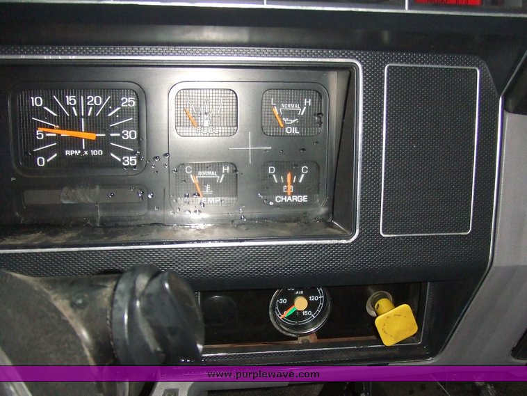 image for item 2136 1997 Ford F800 dump truck