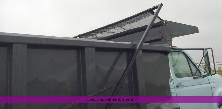 image for item 2136 1997 Ford F800 dump truck